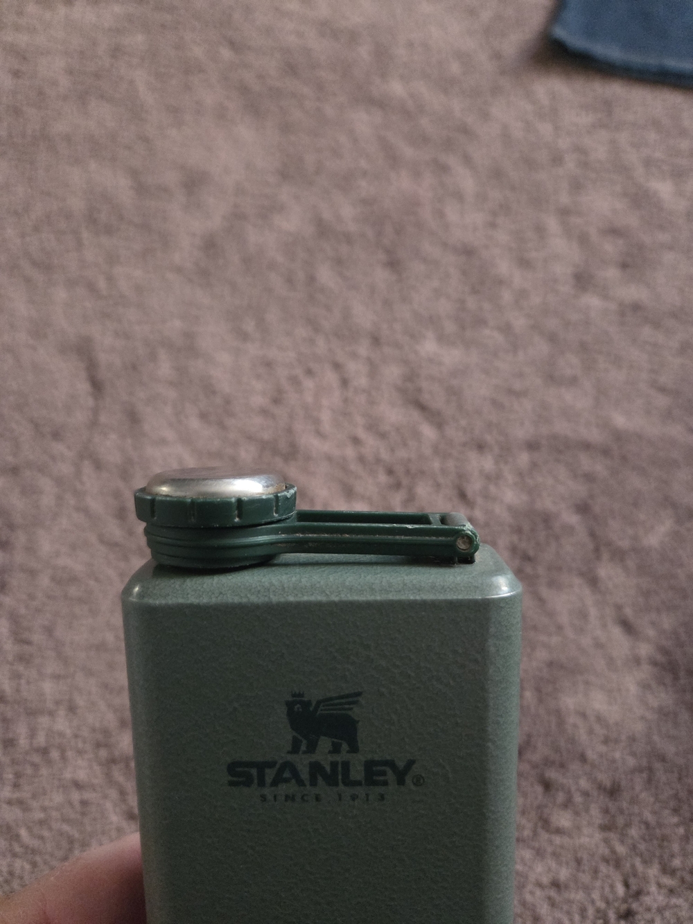 Stanley Green Insulated Flask - Portable Water Bottle - Picture 3 of 4